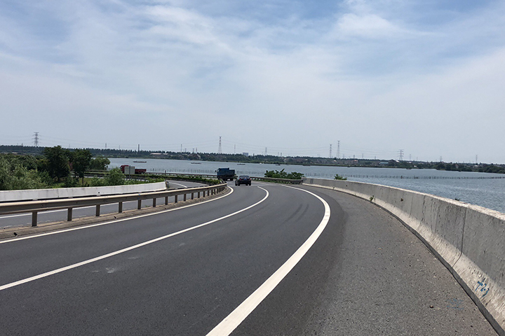 道路分道實(shí)線